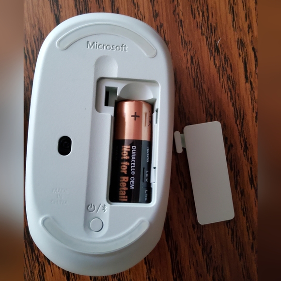 Microsoft Compact Wireless Mouse - Picture 3 of 3